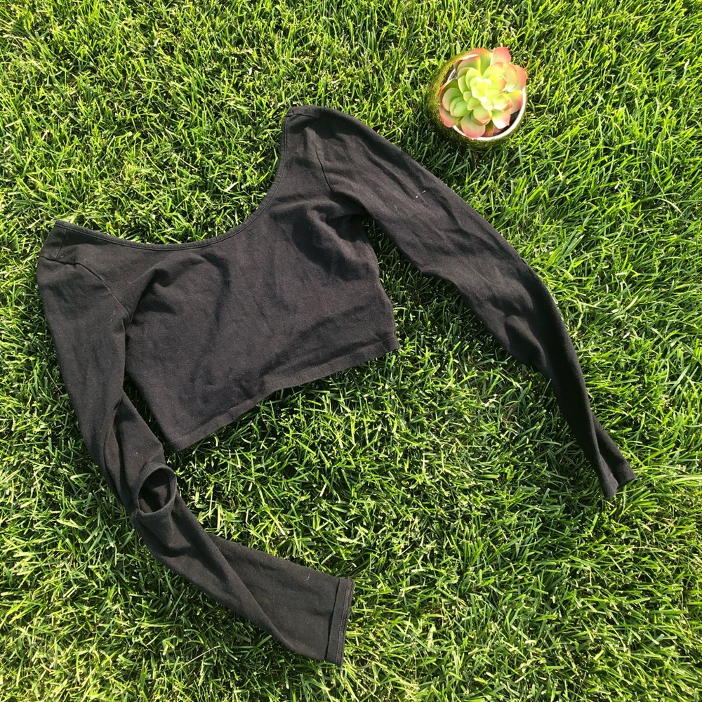 Black long sleeve crop top